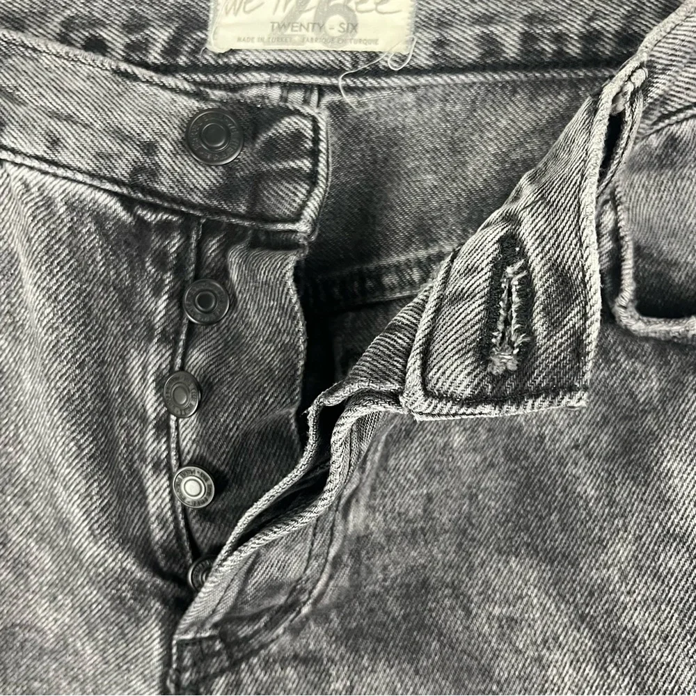 FREE PEOPLE Maggie Black Wash Button Fly Busted Knees Sharkbite Hem Jeans 26